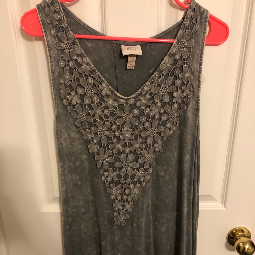 New with tags! Knox Rose lace floral tank 😊